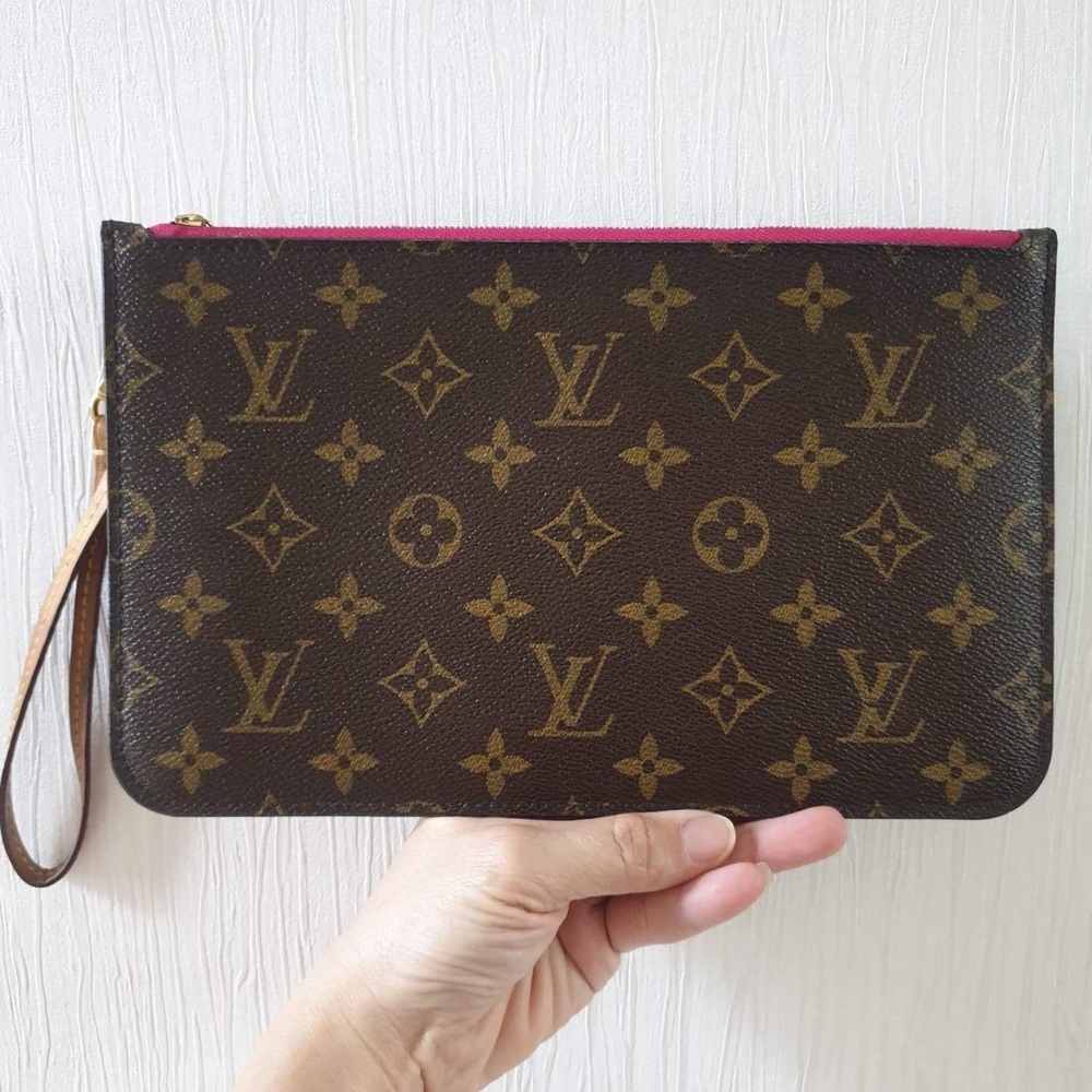 Louis Vuitton neverfull wristlet MM